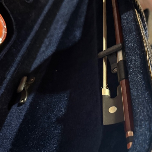 Elegant Brown Violin with Case - Picture 3 of 14